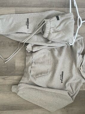 Authentic ss22 fear of god essentials set men’s xs